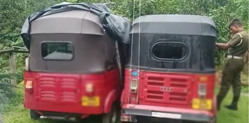 එකම අංක තහඩුවකින් ත්රිරෝද රථ දෙකක් මහ පාරේ