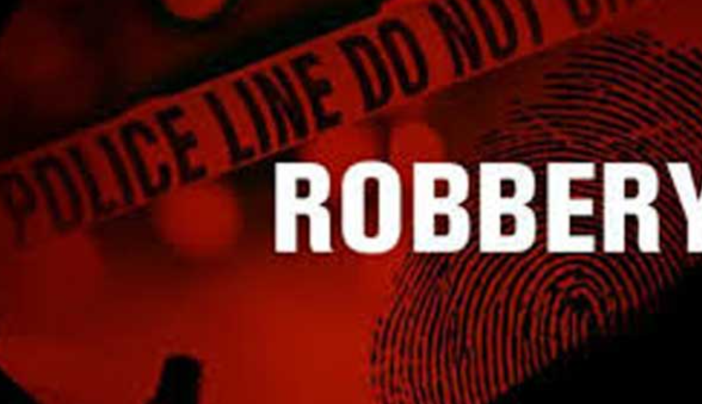 රුසියානුවන්ගේ කාමරය සුද්දයක් දී ගවුමක් ඇදගෙන පැනලා