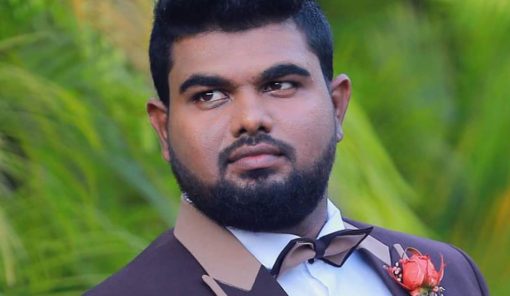 පාසල් සිසුන්ගේ පහර කා මියගිය පියාගේ සිරුර හොරෙන් උස්සලා