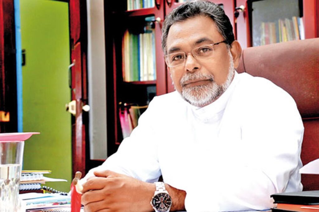 දේශබන්දු ඉවත් කිරීම නීතිය සැමට එක සමාන බව තහවුරු කරන්නක්