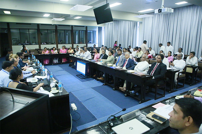අස්වැසුමට සුදුසුකම් ලත් පිරිස තෝරාගැනීම ගැන ලෝක බැංකු නියෝජිතයින් දුන් උපදෙස