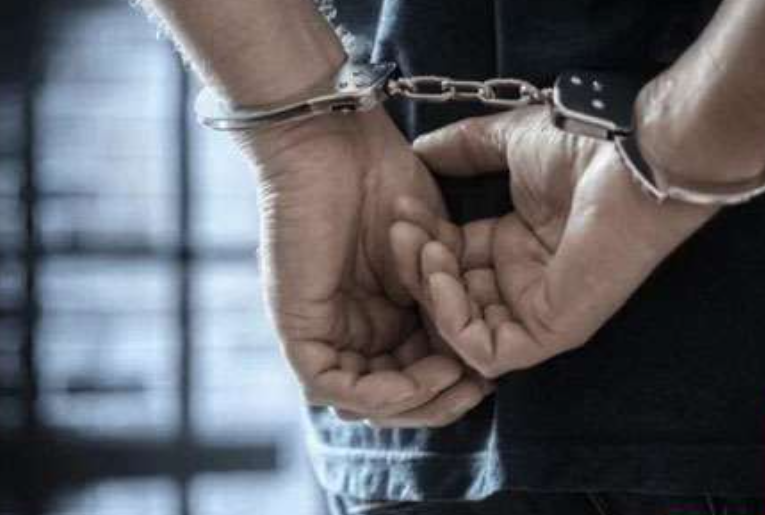 උණ්ඩ සමග ගුරුවරයෙකු අත්අඩංගුවට