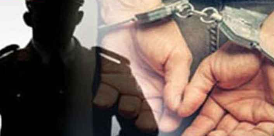 අංක තහඩු මාරු කළ යතුරු පැදියක් සමඟ හිටපු පීසී මාට්ටු