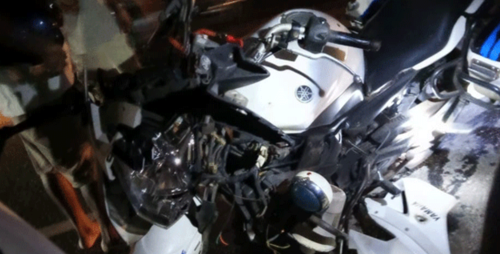 සැක මෝටර් රථයක් පසුපස පැන්නූ පොලිස් යතුරු පැදිය අනතුරක