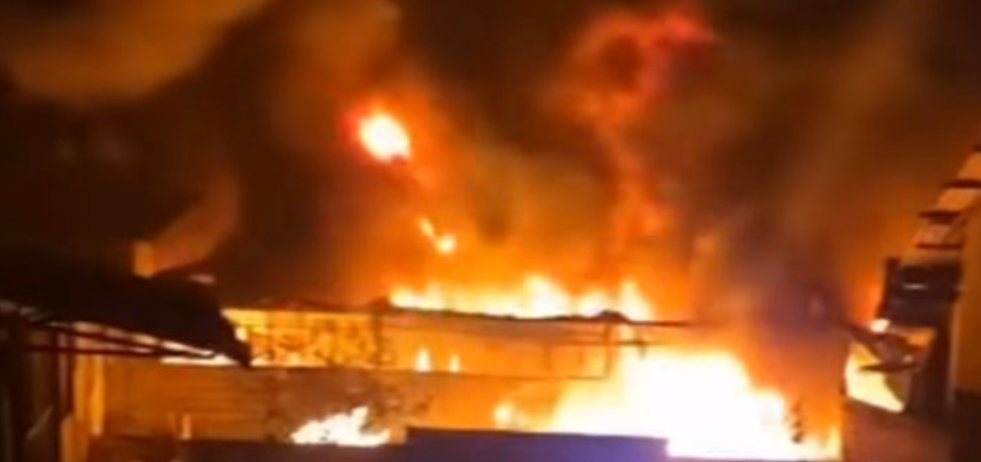 පල්ලේකැලේ කර්මාන්තශාලාවක් අළු වෙයි