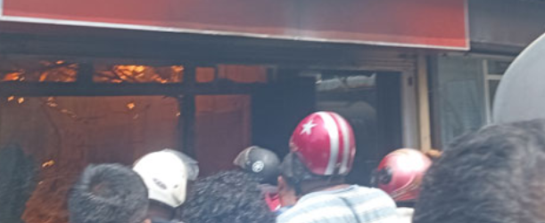 ගින්නකින් කඩකාමර හතරක් විනාශයි