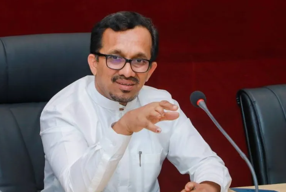 හඳුන්නෙත්තිට දුඹුරු සීනි පියා නාමය