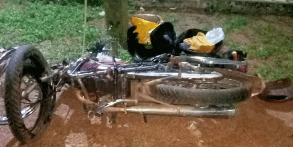 ලොරියක් පැහැගෙන යද්දී යතුරු පැදි තුනකුත් හප්පලා