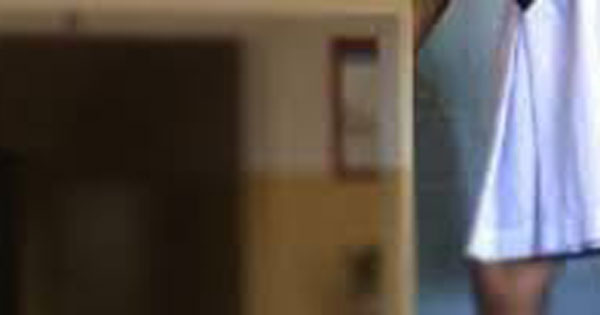 විභාග මධ්යස්ථන තෙමහල් ගොඩනැගිල්ලෙන් සිසුවියක් වැටිලා