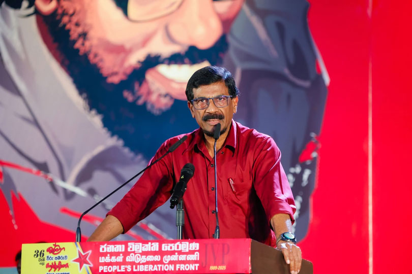 ටිල්වින් අලුත් කවියක් කියයි