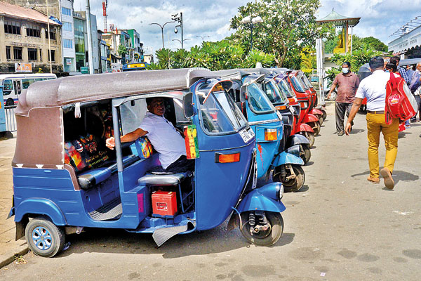 මගීන් සුරාකන ත්රිවිල් මාෆියාව