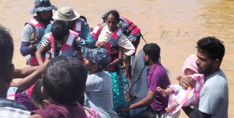 මාවිල්ආරු වැව් බැම්ම කැඩී යෑමෙන් ආපදාවට පත් 309ක් නාවික හමුදාව මුදාගනී