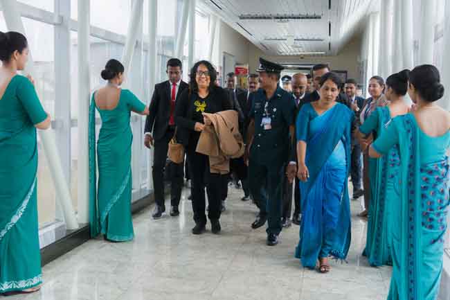 අග්රාමාත්යවරිය යළි දිවයිනට