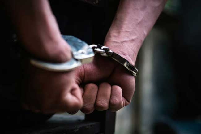 මත්ද්රව්ය තොගයක් සමඟ පුද්ගලයෙකු අත්අඩංගුවට