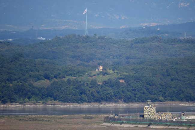 උතුරු කොරියාවෙන් බැලැස්ටික් මිසයිල ප්රහාර මාලාවක්