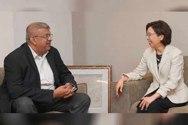 මෙරට දකුණු කොරියානු තානාපතිනි සහ අධිකරණ ඇමති අතර හමුවක්