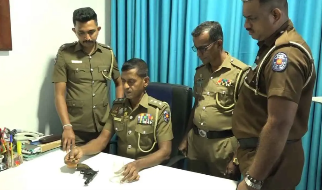 රිවෝල්වරයක් සහ උණ්ඩ 2ක් සමග පුද්ගලයෙකු අත්අඩංගුවට
