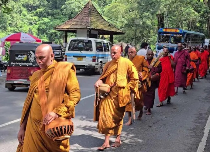ඥානසාර හිමි උදෙසා කොළඹ බලා එන පාගමන ඇරඹෙයි