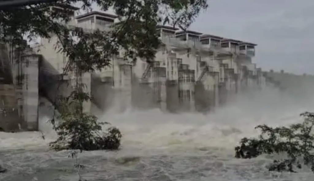 දැදුරු ඔය ගංවතුර මට්ටමට ළංවෙයි – ප්රදේශ කිහිපයකට අනතුරු ඇඟවීම්