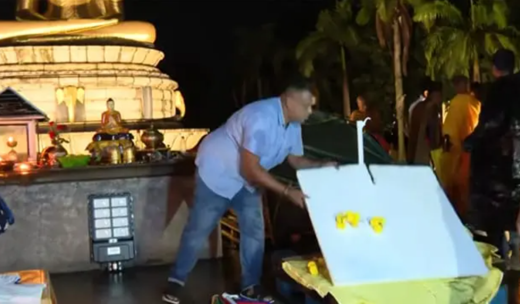 විහාරමහා දේවී උද්යානයේ සත්යග්රහය නිමා කරමින් අට්ටාලය ගලවයි